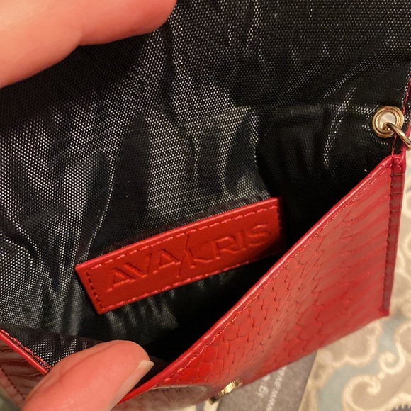 Tiny dark Red Clutch - Picture 4 of 11